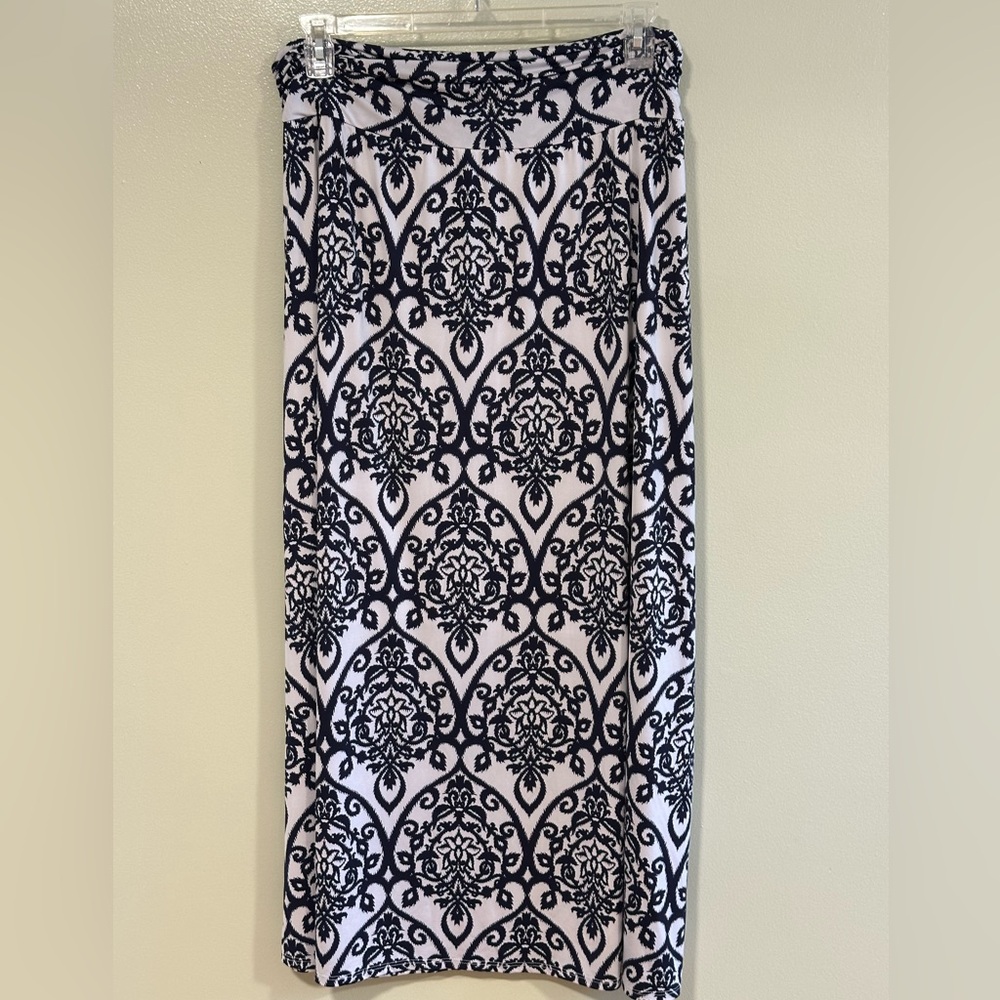 Gilli Blue and White Patterned Pencil Maxi Skirt